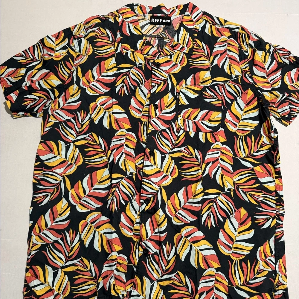 REEF Men's SS Button Up Dress Shirt, Leaf Pattern, Men's XL #688 - Picture 1 of 3